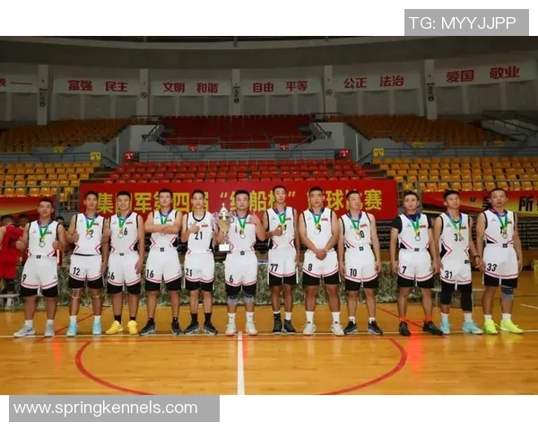 成都篮球队挑战赛背后的拼搏故事与奋斗精神揭秘